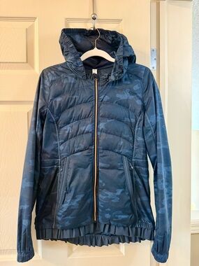 💙Lululemon Oil Slick Camo Spring Fling Puffy Windbreaker size 6💙